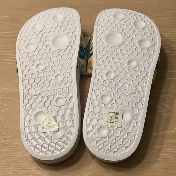 Coogi Puma Slide - really comfy! Take these on your next vacation - Picture 3 of 7